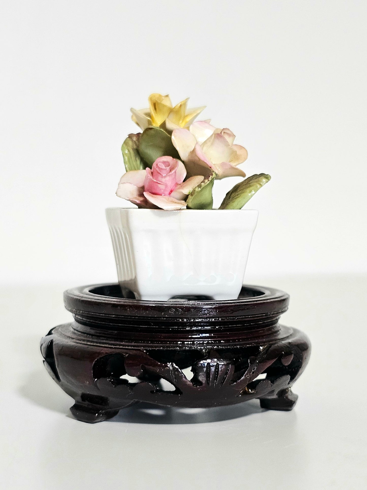 2.5" Carved Bud Vase Stand
