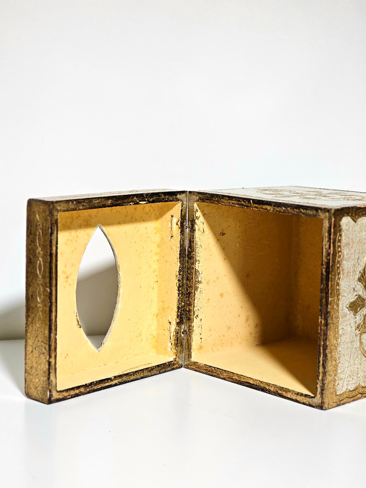 Italian Florentine Gilt Tissue Box