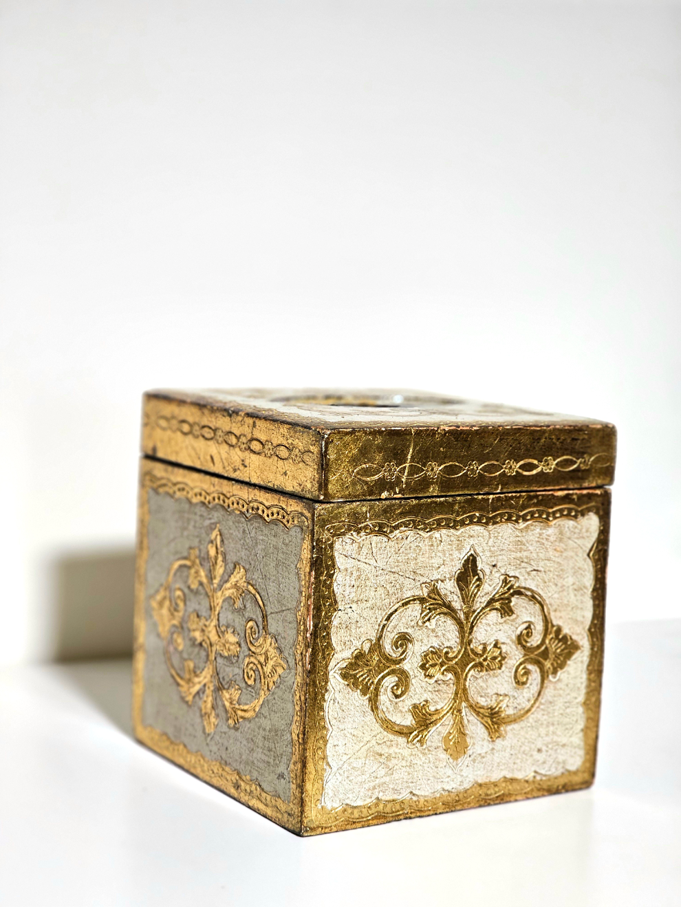 Italian Florentine Gilt Tissue Box