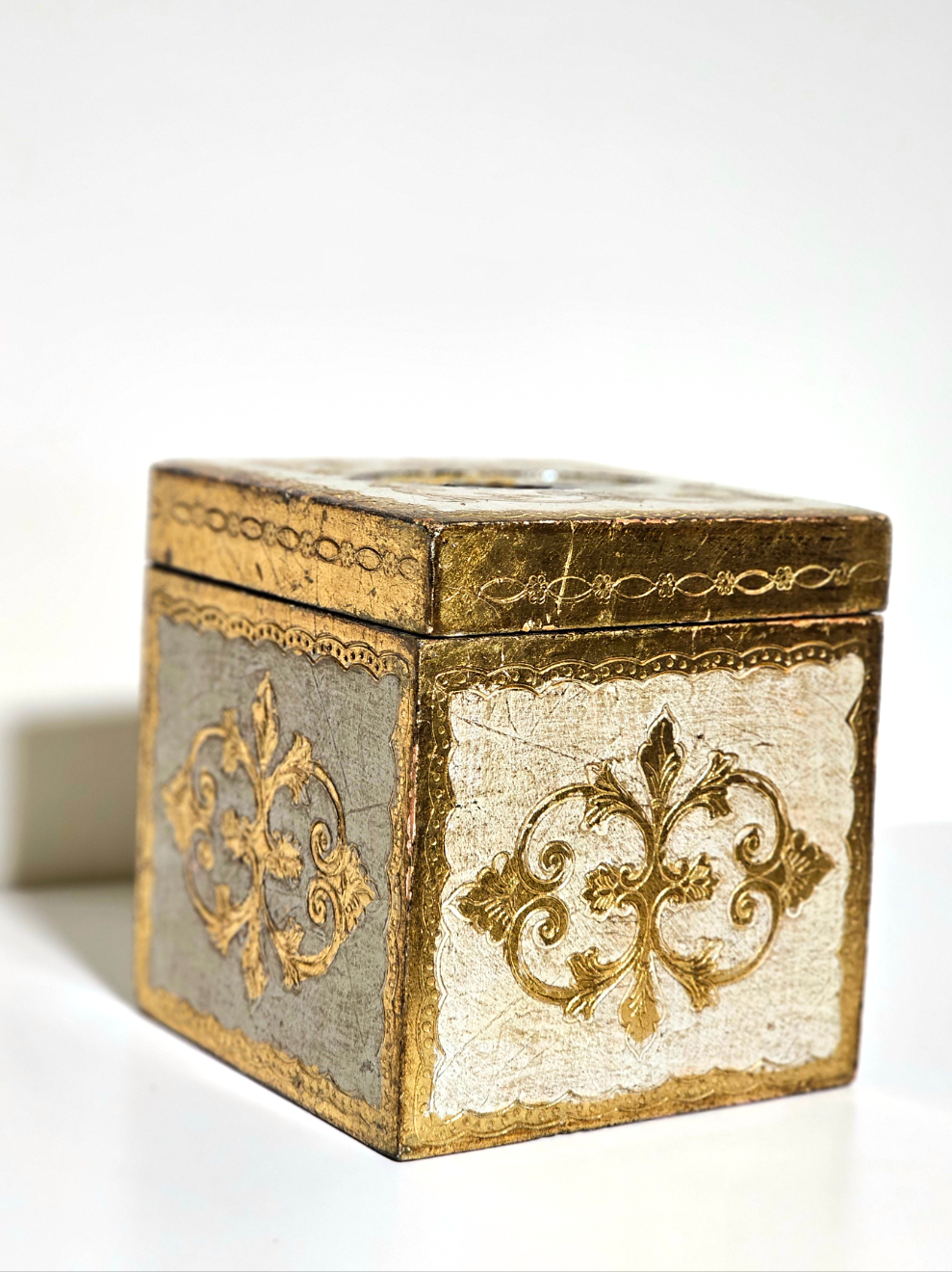 Italian Florentine Gilt Tissue Box