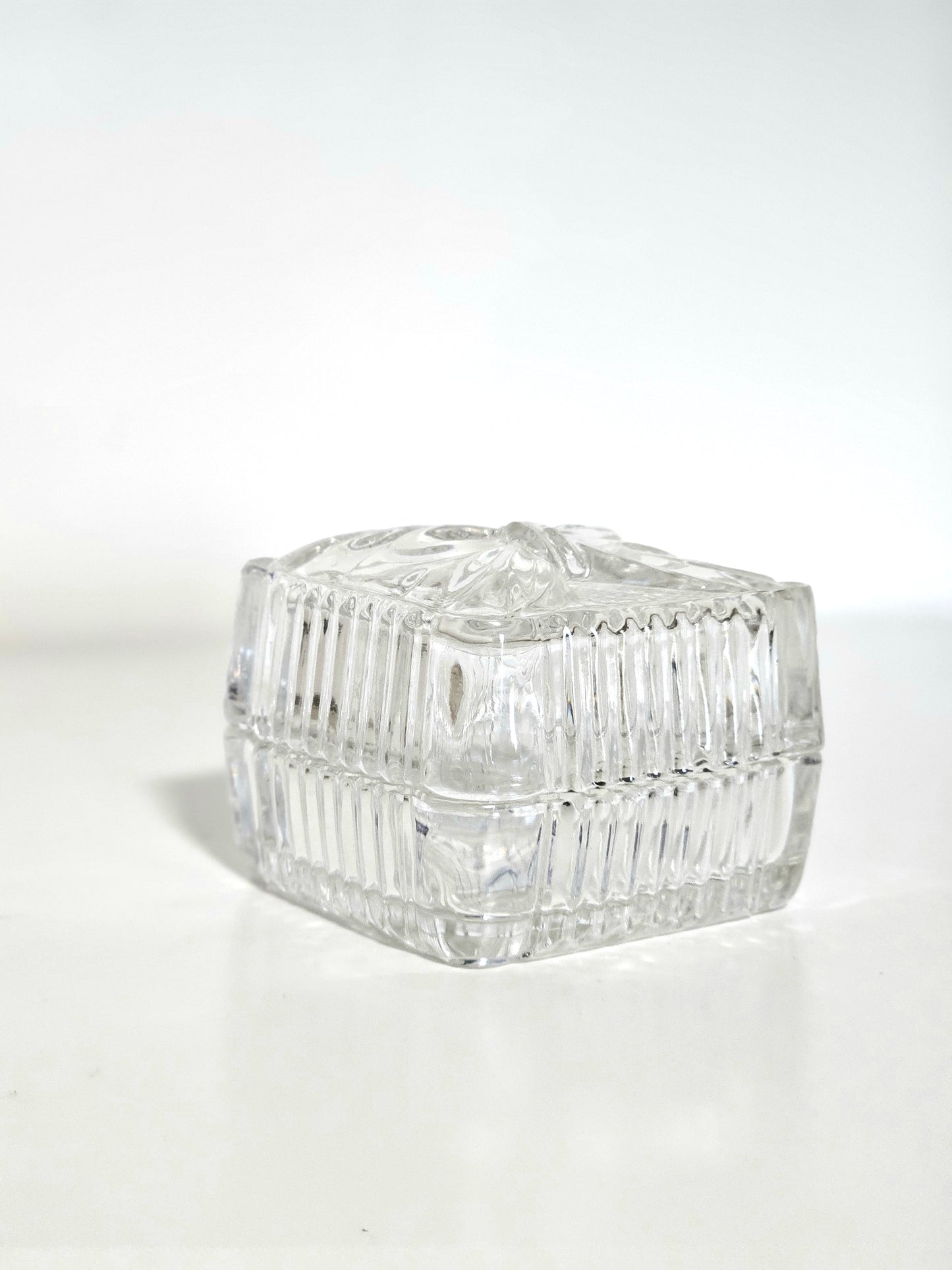 Mini Yugoslavia Crystal Bow Box