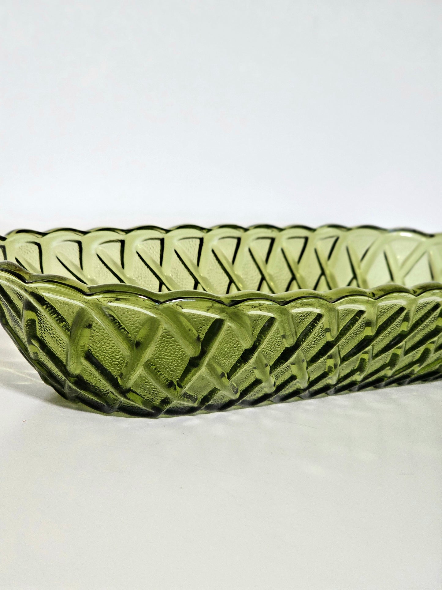 Indiana Glass Avacado Pretzel Lattice Dish
