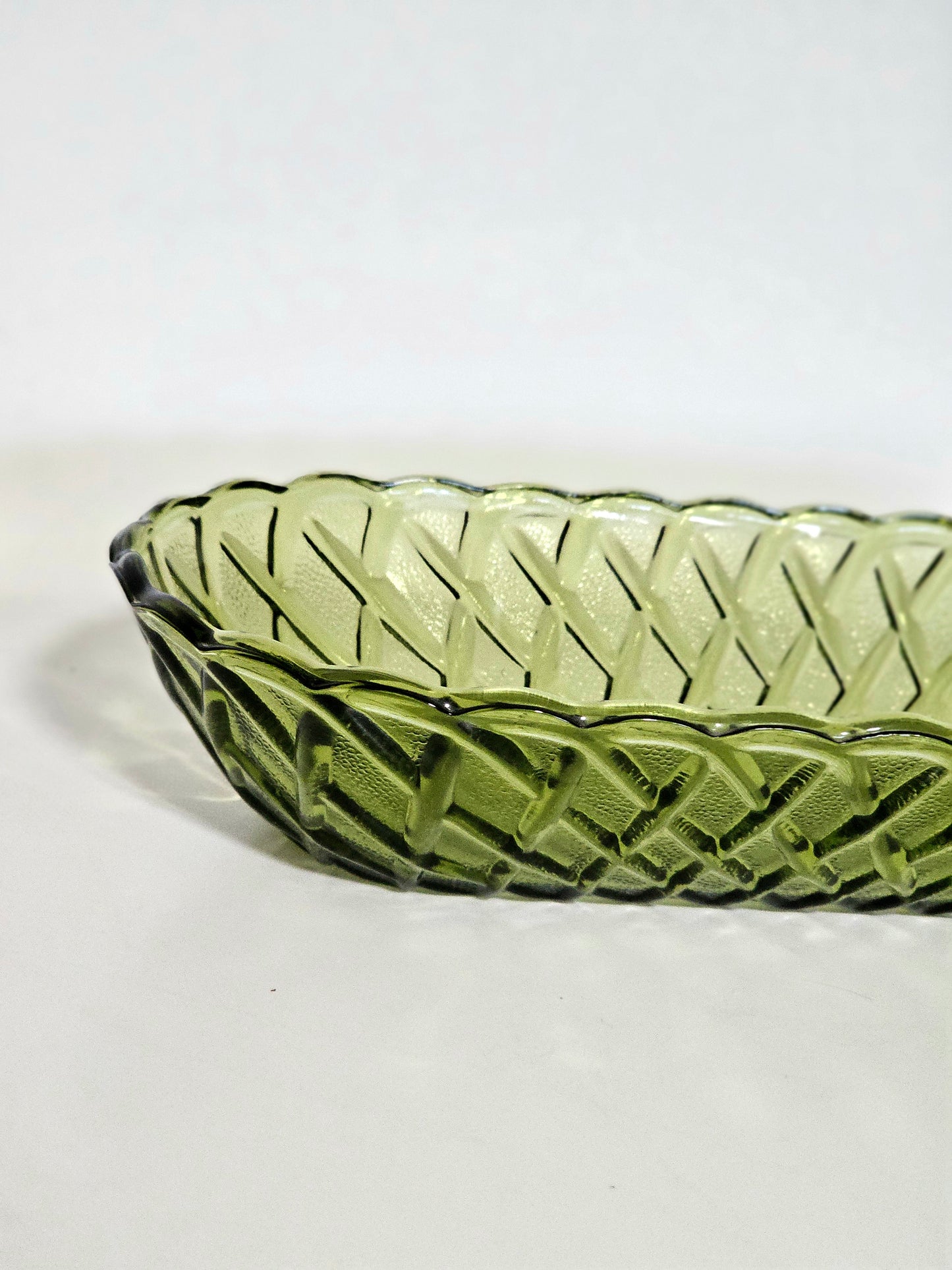 Indiana Glass Avacado Pretzel Lattice Dish