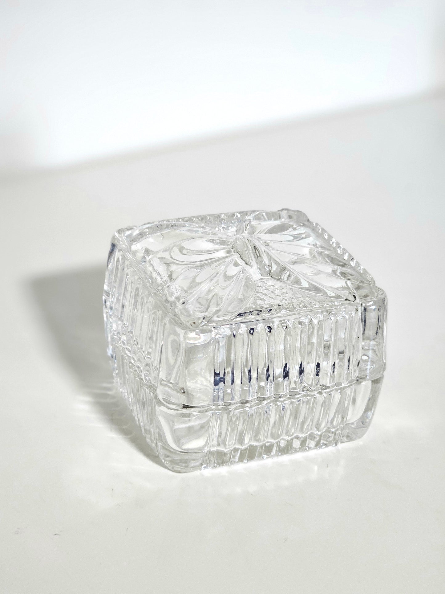 Mini Yugoslavia Crystal Bow Box