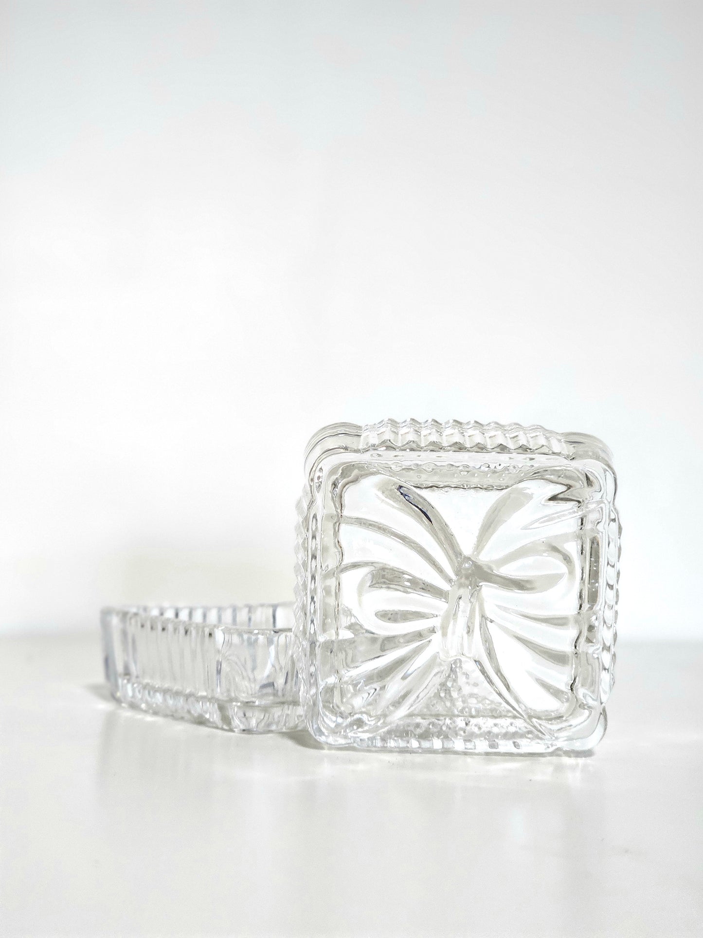 Mini Yugoslavia Crystal Bow Box